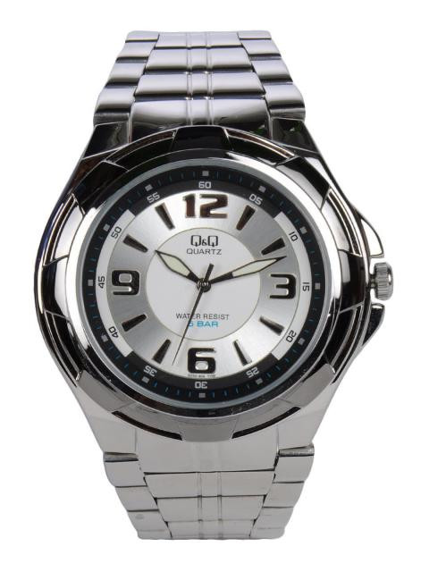 Q&Q Men Silver-Toned Dial Analogue Watch Q252J404Y
