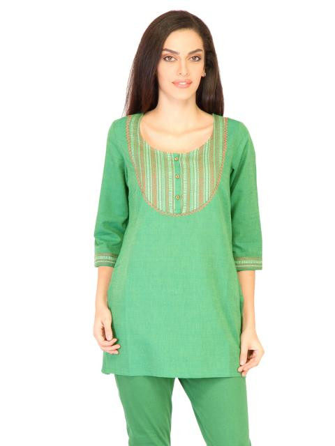 Aurelia Women Solid Green Kurtis