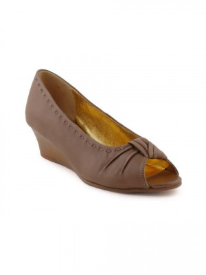 Enroute Women Casual Taupe Wedges