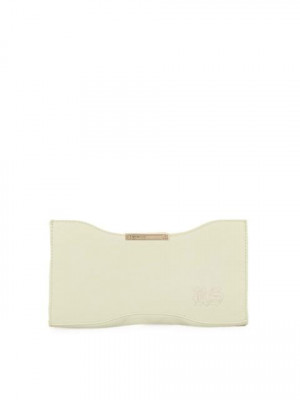 Rocky S Cream Amazon Clutch
