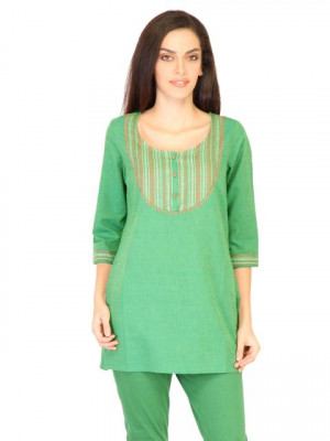 Aurelia Women Solid Green Kurtis